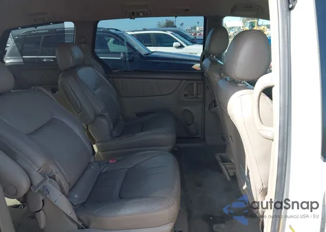 2004 Toyota Sienna Xle z USA, uszkodzony, nr VIN 5TDZA22C14S213632